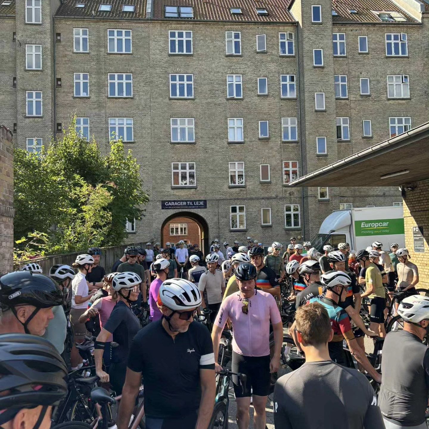Social Ride i Aarhus – hver tirsdag fra ES16 i Århus. Vi kalder det Tirsdagstoget